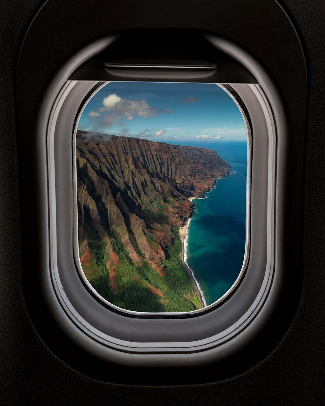 airplane window view traveling to hawaii