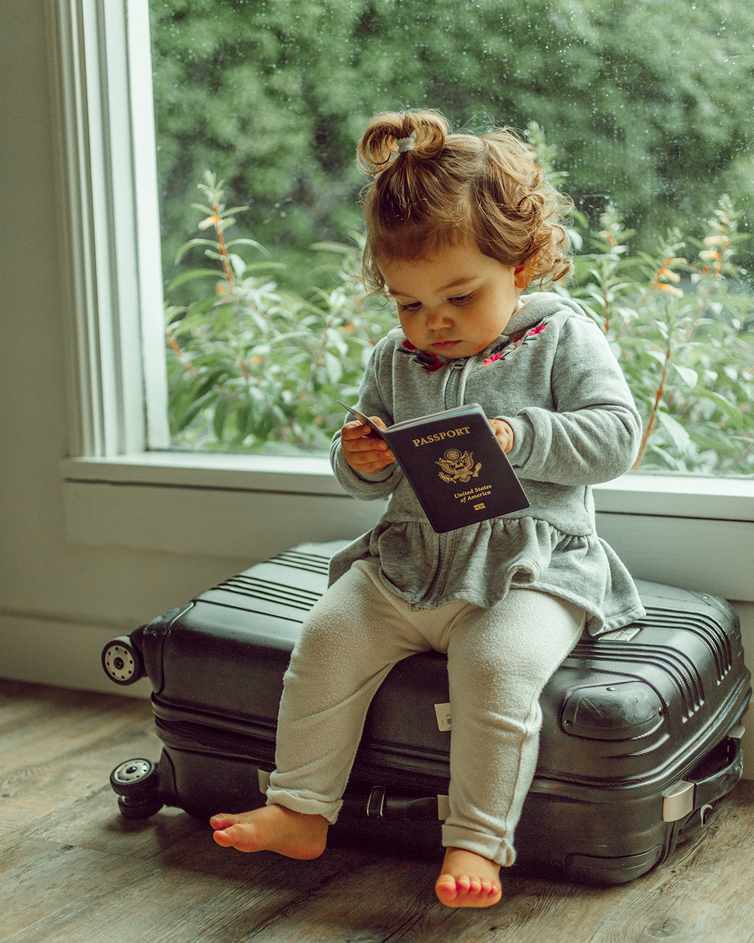 Step-by-Step Travel Guide For Flying With a Toddler
