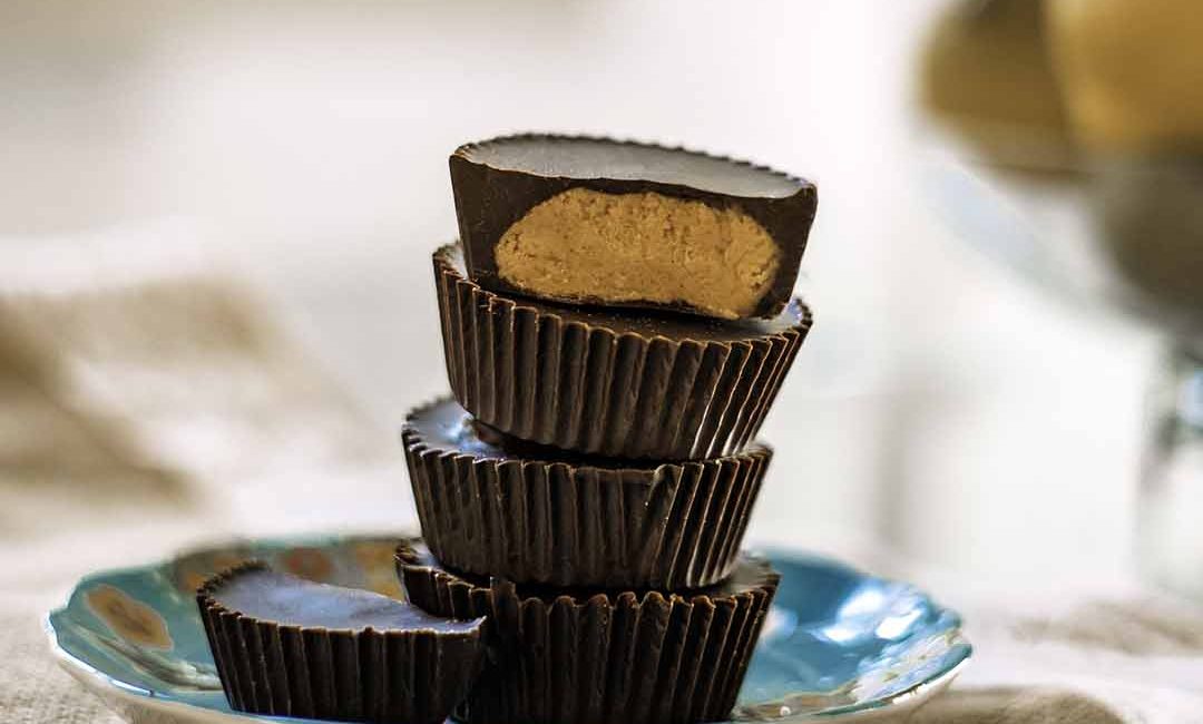 EASY 4-Ingredient Peanut Butter Cups