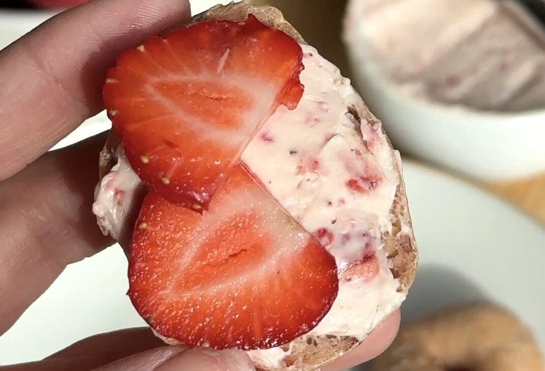 5 Ingredient Mini Strawberry Bagels