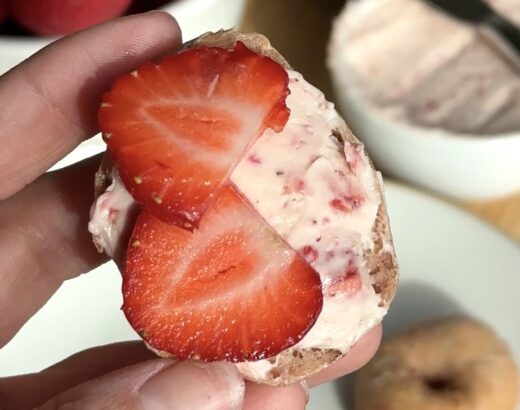 easy strawberry bagels