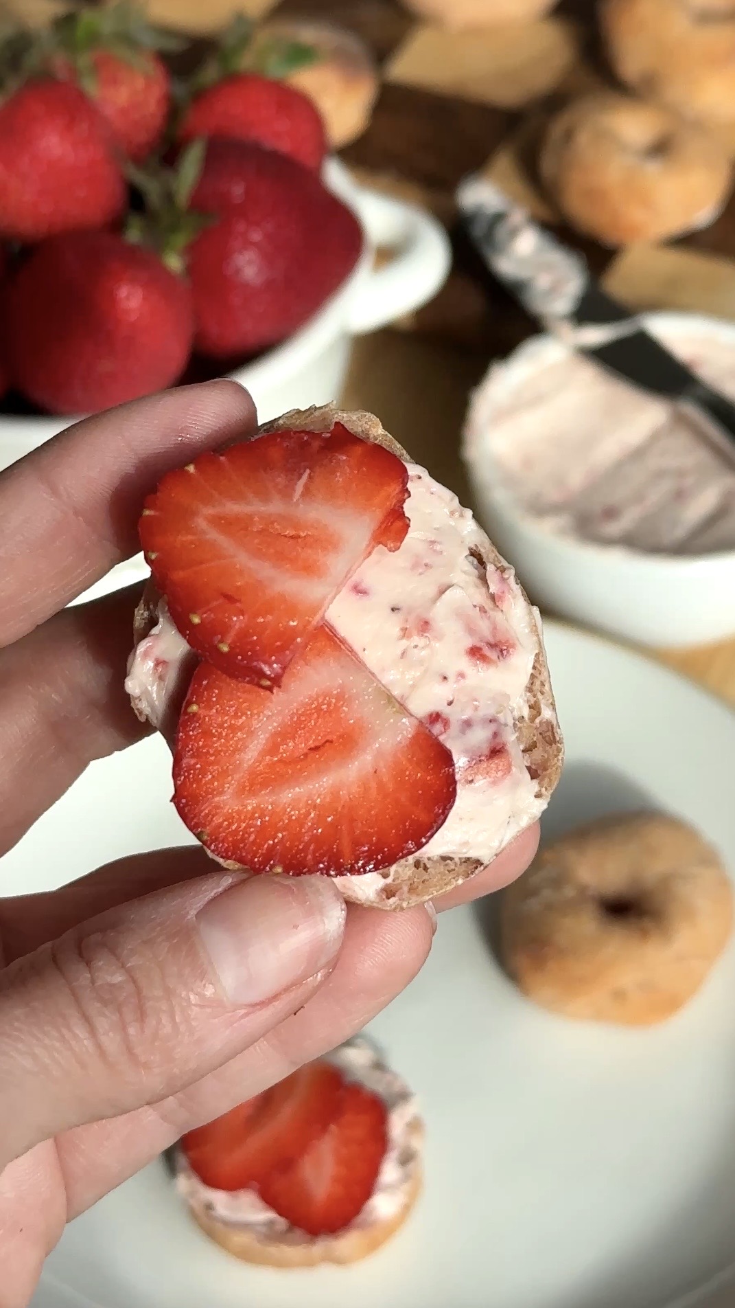 easy strawberry bagels