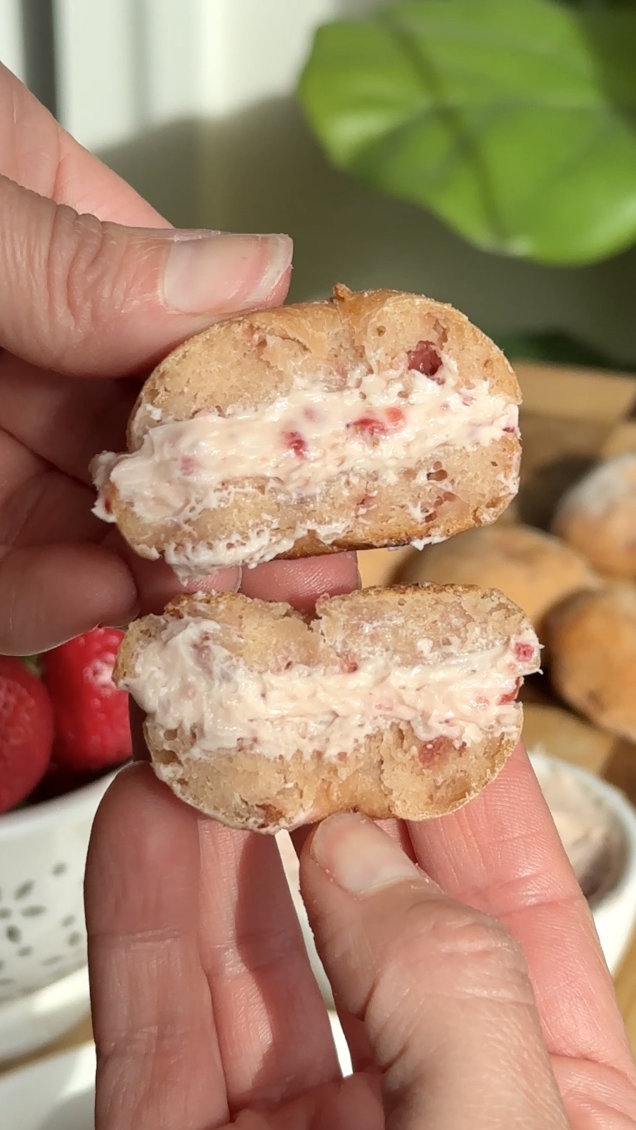 easy strawberry bagels